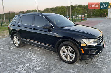 Внедорожник / Кроссовер Volkswagen Tiguan 2018 в 