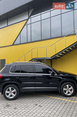 Позашляховик / Кросовер Volkswagen Tiguan 2011 в 