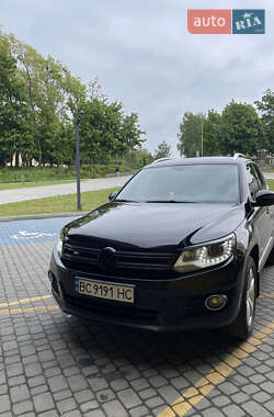 Позашляховик / Кросовер Volkswagen Tiguan 2011 в 