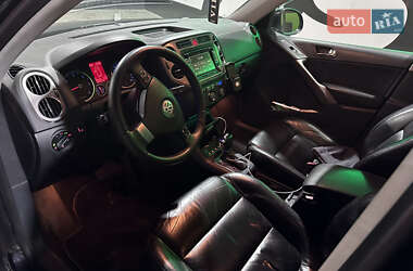 Внедорожник / Кроссовер Volkswagen Tiguan 2008 в 