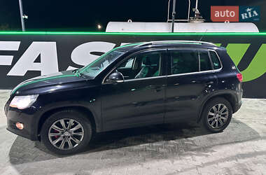 Внедорожник / Кроссовер Volkswagen Tiguan 2008 в 