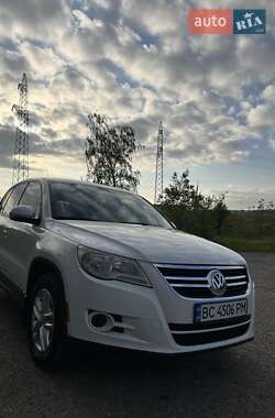 Внедорожник / Кроссовер Volkswagen Tiguan 2010 в Новом Роздоле