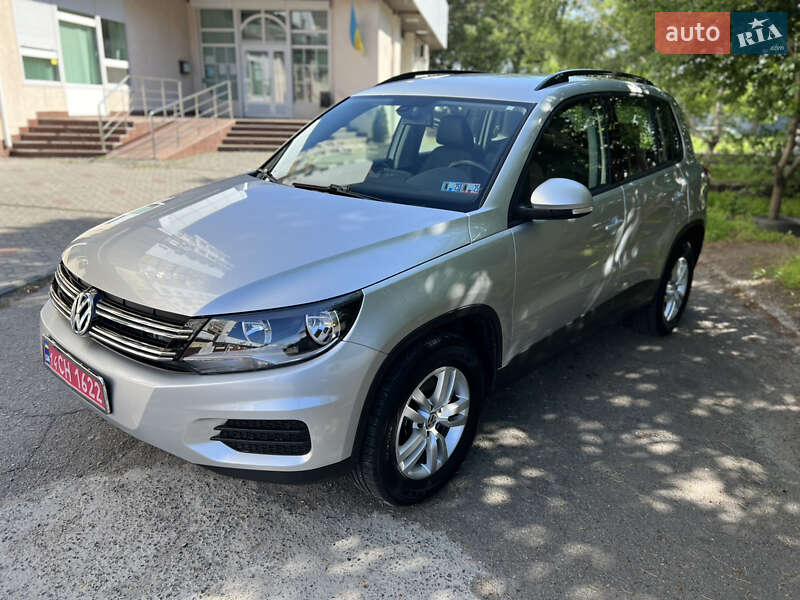 Внедорожник / Кроссовер Volkswagen Tiguan 2015 в 