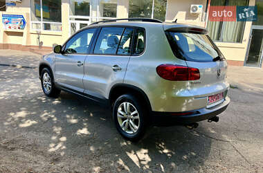 Внедорожник / Кроссовер Volkswagen Tiguan 2015 в 