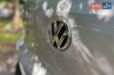 Внедорожник / Кроссовер Volkswagen Tiguan 2015 в 