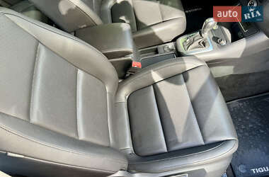Внедорожник / Кроссовер Volkswagen Tiguan 2015 в 