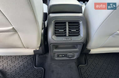 Позашляховик / Кросовер Volkswagen Tiguan 2019 в 