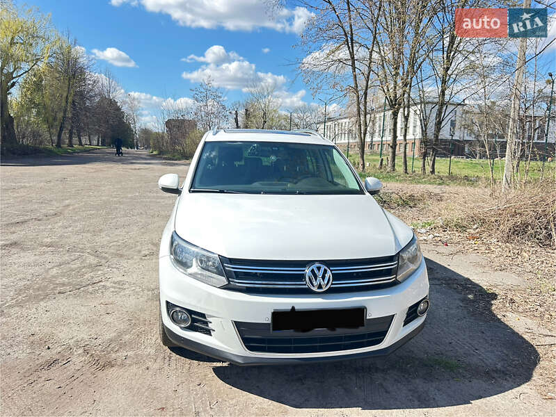 Внедорожник / Кроссовер Volkswagen Tiguan 2014 в 
