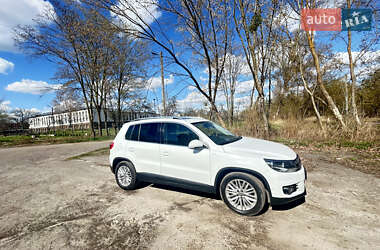 Внедорожник / Кроссовер Volkswagen Tiguan 2014 в 