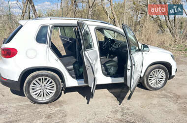 Внедорожник / Кроссовер Volkswagen Tiguan 2014 в 
