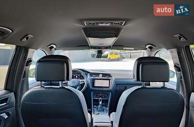 Внедорожник / Кроссовер Volkswagen Tiguan 2021 в 