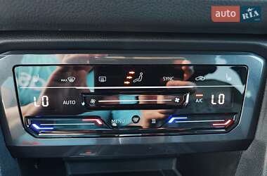Внедорожник / Кроссовер Volkswagen Tiguan 2021 в 