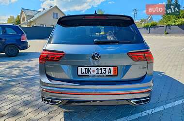 Внедорожник / Кроссовер Volkswagen Tiguan 2021 в 