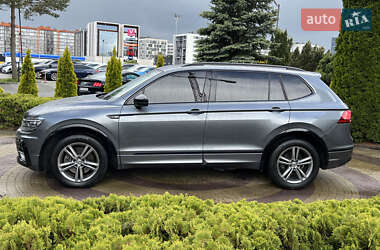 Внедорожник / Кроссовер Volkswagen Tiguan 2017 в 