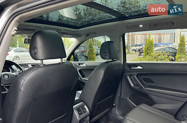 Внедорожник / Кроссовер Volkswagen Tiguan 2017 в 