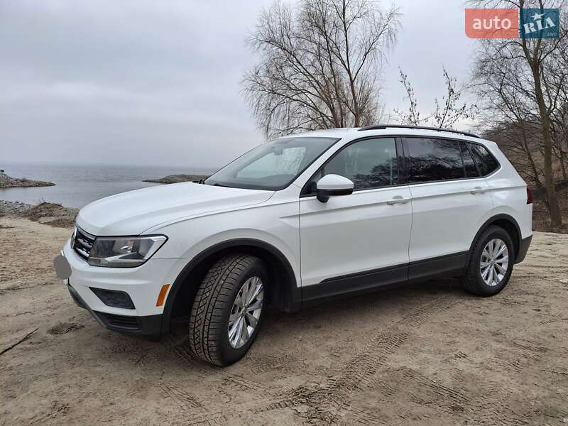 Внедорожник / Кроссовер Volkswagen Tiguan 2017 в Новых Петровцах