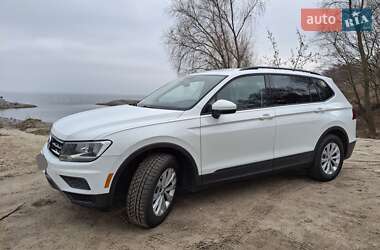 Внедорожник / Кроссовер Volkswagen Tiguan 2017 в 