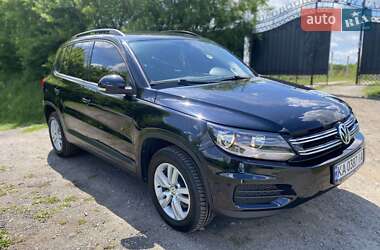 Позашляховик / Кросовер Volkswagen Tiguan 2015 в Києві