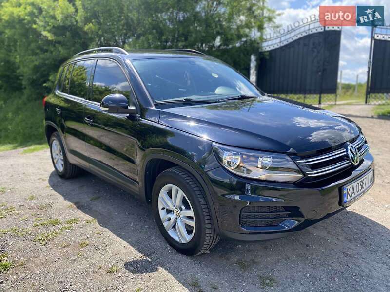 Внедорожник / Кроссовер Volkswagen Tiguan 2015 в 
