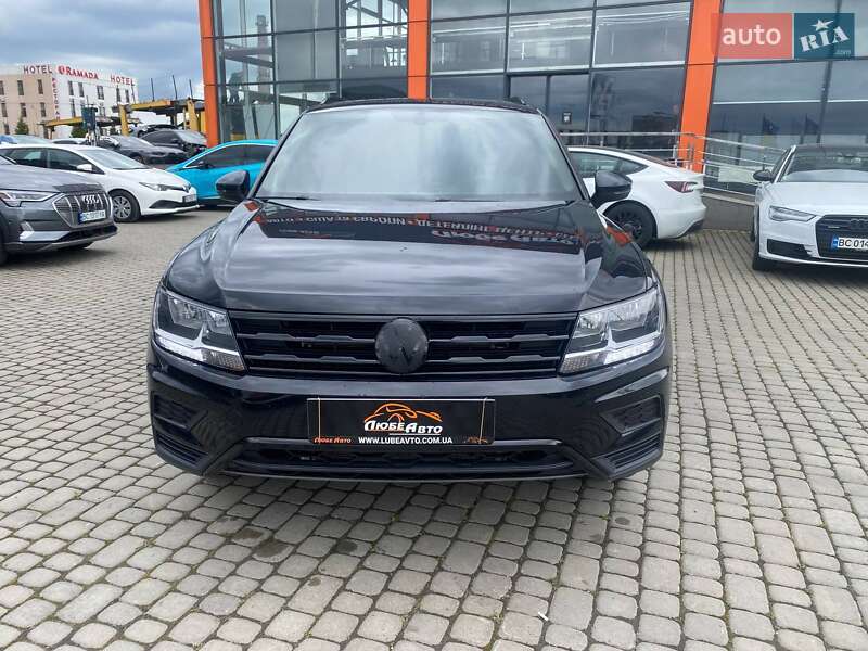 Внедорожник / Кроссовер Volkswagen Tiguan 2017 в Львове