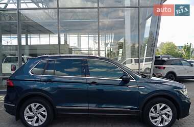 Внедорожник / Кроссовер Volkswagen Tiguan 2021 в 