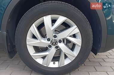 Внедорожник / Кроссовер Volkswagen Tiguan 2021 в 