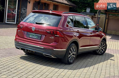 Внедорожник / Кроссовер Volkswagen Tiguan 2017 в 