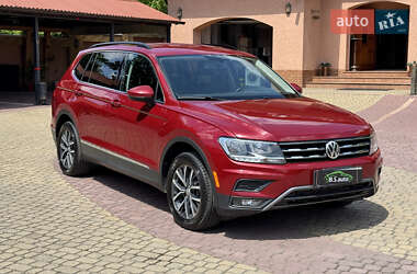 Внедорожник / Кроссовер Volkswagen Tiguan 2017 в 