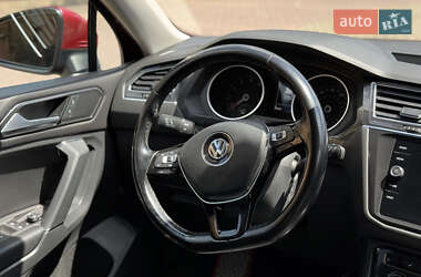 Внедорожник / Кроссовер Volkswagen Tiguan 2017 в 