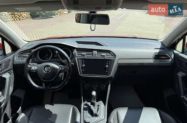 Внедорожник / Кроссовер Volkswagen Tiguan 2017 в 
