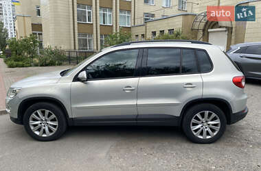 Внедорожник / Кроссовер Volkswagen Tiguan 2011 в 
