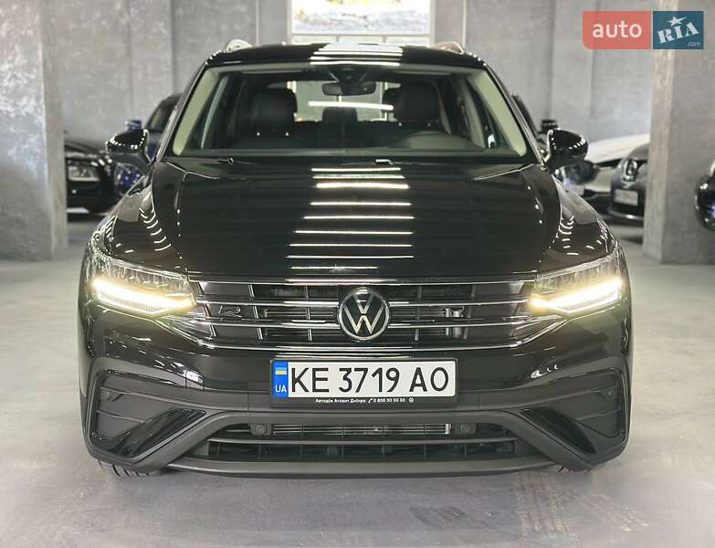 Внедорожник / Кроссовер Volkswagen Tiguan 2024 в 