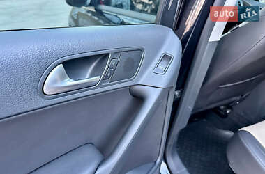 Внедорожник / Кроссовер Volkswagen Tiguan 2017 в 