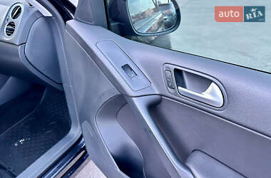 Внедорожник / Кроссовер Volkswagen Tiguan 2017 в 