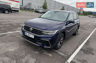 Внедорожник / Кроссовер Volkswagen Tiguan 2022 в 