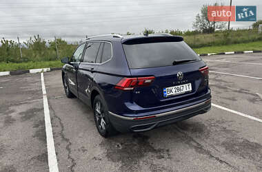 Внедорожник / Кроссовер Volkswagen Tiguan 2022 в 