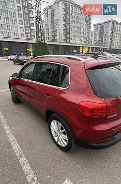 Позашляховик / Кросовер Volkswagen Tiguan 2011 в 