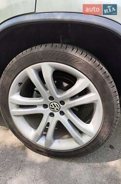 Внедорожник / Кроссовер Volkswagen Tiguan 2015 в 