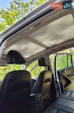 Внедорожник / Кроссовер Volkswagen Tiguan 2015 в 