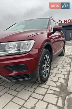 Позашляховик / Кросовер Volkswagen Tiguan 2020 в 