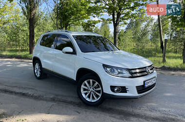 Внедорожник / Кроссовер Volkswagen Tiguan 2014 в 
