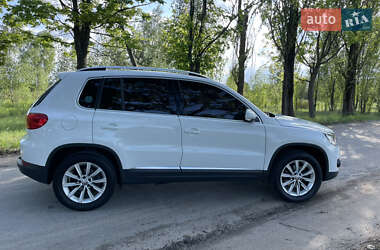 Внедорожник / Кроссовер Volkswagen Tiguan 2014 в 