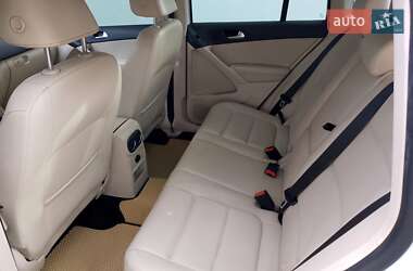 Внедорожник / Кроссовер Volkswagen Tiguan 2016 в 