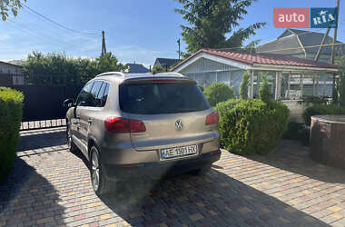 Внедорожник / Кроссовер Volkswagen Tiguan 2015 в 
