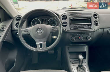 Позашляховик / Кросовер Volkswagen Tiguan 2012 в 