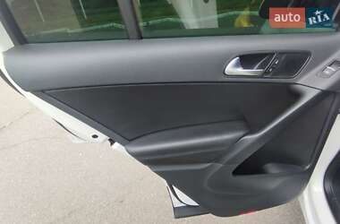 Внедорожник / Кроссовер Volkswagen Tiguan 2013 в 