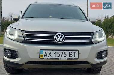 Позашляховик / Кросовер Volkswagen Tiguan 2012 в 