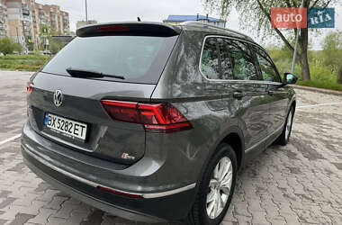Внедорожник / Кроссовер Volkswagen Tiguan 2016 в 