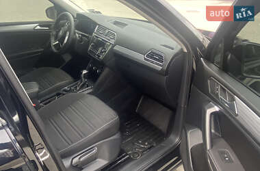 Внедорожник / Кроссовер Volkswagen Tiguan 2023 в 