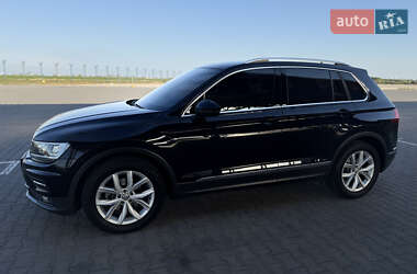 Внедорожник / Кроссовер Volkswagen Tiguan 2019 в 